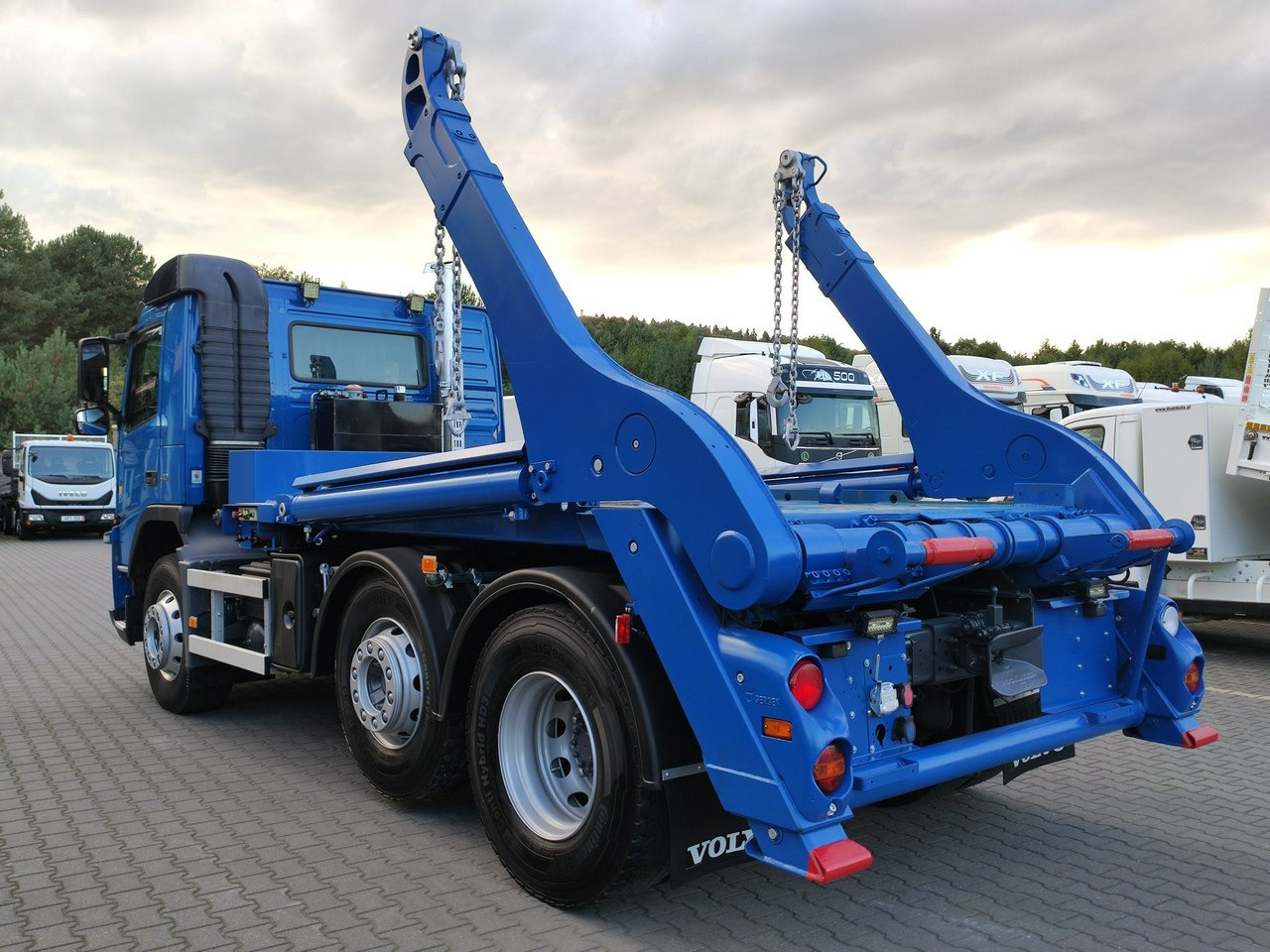 Volvo FM 410 E5 Bramowiec Hakowiec 6x2 Oś Skrętna / Podnoszona Automat - Мултилифт за контейнери камион: снимка 5 Volvo FM 410 E5 Bramowiec Hakowiec 6x2 Oś Skrętna / Podnoszona Automat - Мултилифт за контейнери камион: снимка 5