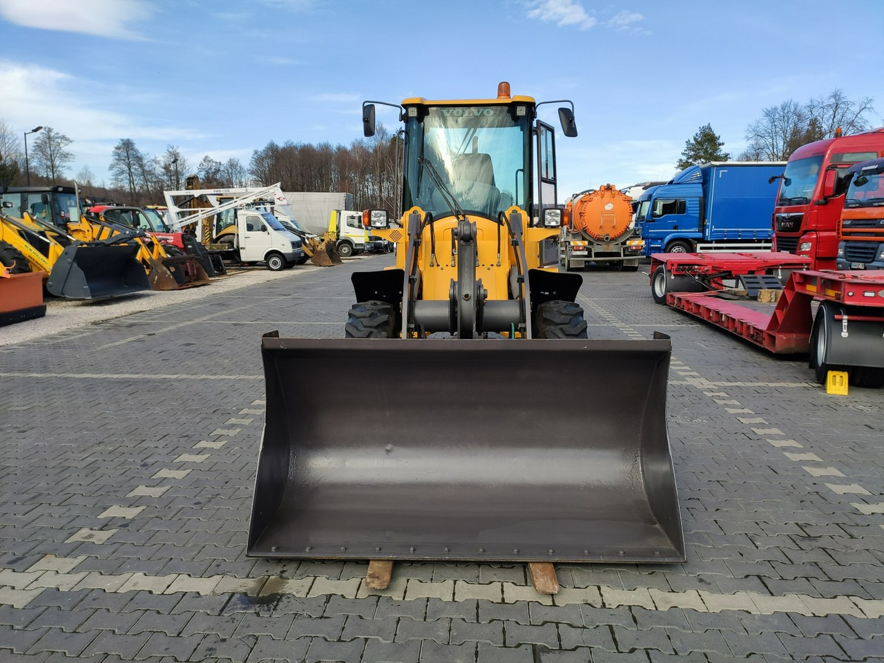 Volvo L30B Pro Unikat Stan Tylko 5380 mth - Колесен товарач: снимка 4 Volvo L30B Pro Unikat Stan Tylko 5380 mth - Колесен товарач: снимка 4