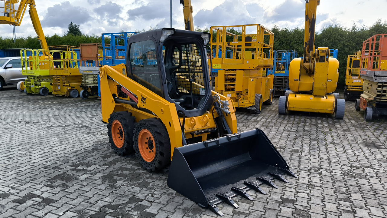 BOBCAT S450 - Мини челен товарач: снимка 1 BOBCAT S450 - Мини челен товарач: снимка 1
