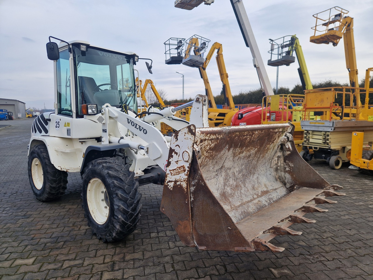 VOLVO L 30 B – Z/X - Колесен товарач: снимка 5 VOLVO L 30 B – Z/X - Колесен товарач: снимка 5