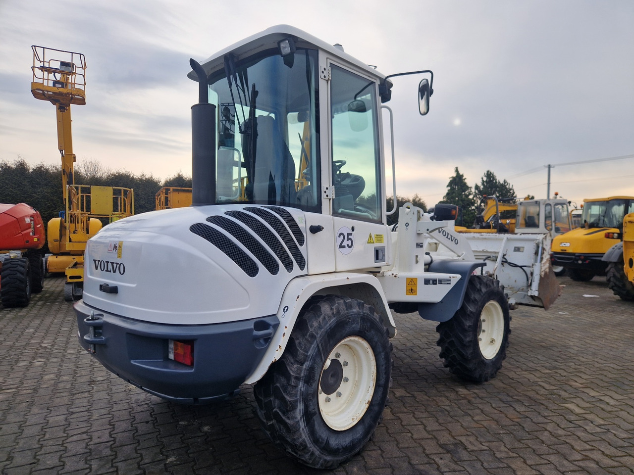 VOLVO L 30 B – Z/X - Колесен товарач: снимка 3 VOLVO L 30 B – Z/X - Колесен товарач: снимка 3