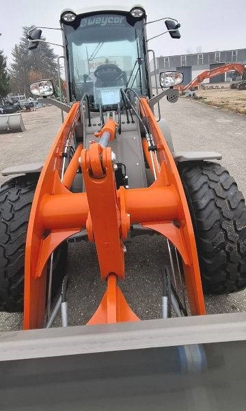 Atlas AR 420 - Мини челен товарач: снимка 3 Atlas AR 420 - Мини челен товарач: снимка 3