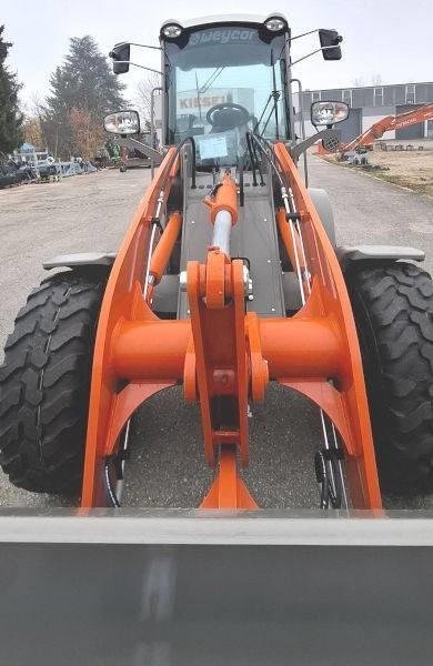 Atlas AR 480 - Мини челен товарач: снимка 3 Atlas AR 480 - Мини челен товарач: снимка 3