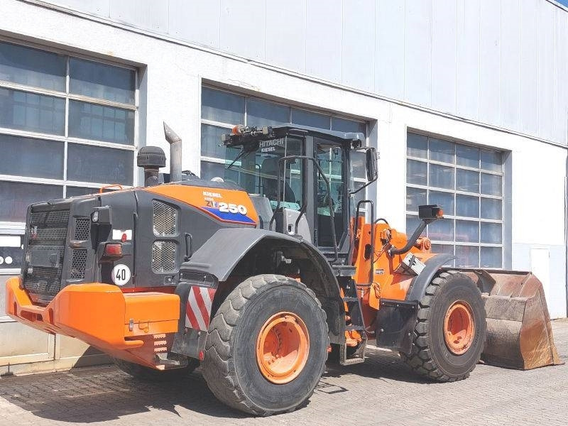 Колесен товарач Hitachi ZW 250-6: снимка 6
