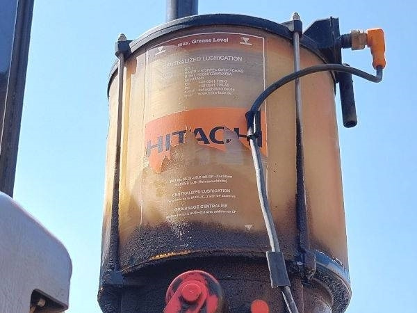 Колесен товарач Hitachi ZW 250-6: снимка 9