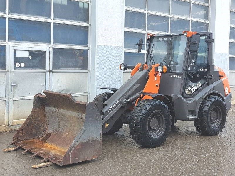 Hitachi ZW 75-6 - Мини челен товарач: снимка 2 Hitachi ZW 75-6 - Мини челен товарач: снимка 2