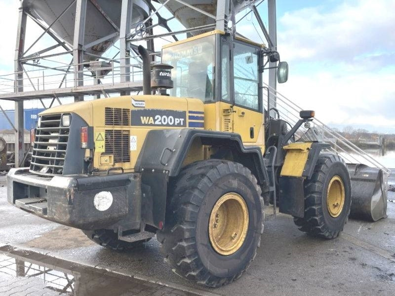 Komatsu WA 200 PT-5 - Колесен товарач: снимка 4 Komatsu WA 200 PT-5 - Колесен товарач: снимка 4