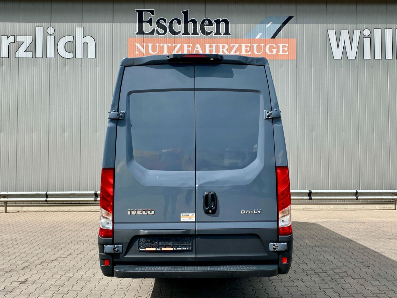 Iveco 35 S 16 Daily | Schiebetür*Kamera*Navi*AC*1.Hand - Пътнически бус: снимка 4 Iveco 35 S 16 Daily | Schiebetür*Kamera*Navi*AC*1.Hand - Пътнически бус: снимка 4