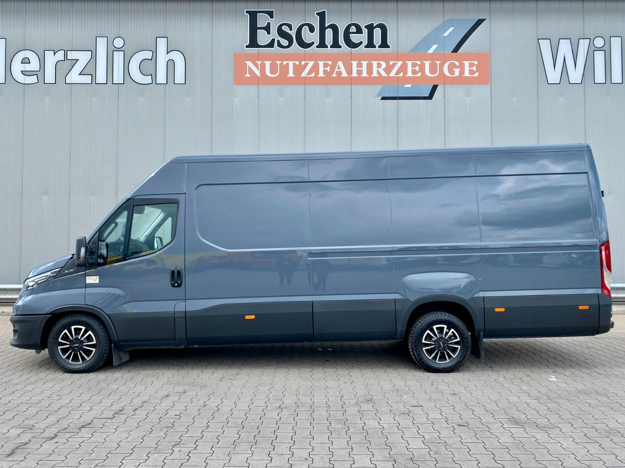 Iveco 35 S 16 Daily | Schiebetür*Kamera*Navi*AC*1.Hand - Пътнически бус: снимка 2 Iveco 35 S 16 Daily | Schiebetür*Kamera*Navi*AC*1.Hand - Пътнически бус: снимка 2