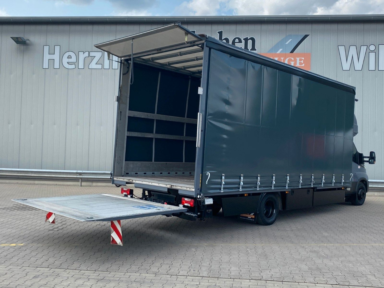 Iveco Daily Hi-Matic 70 C 21 Topsleeper | LBW 1,00to. - Брезентов бус: снимка 5 Iveco Daily Hi-Matic 70 C 21 Topsleeper | LBW 1,00to. - Брезентов бус: снимка 5