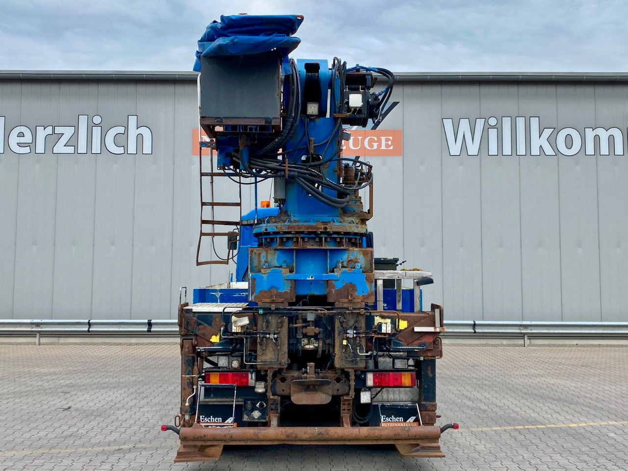 MAN 27.464 6x4 | MKG HMK 350a 2L*FUNK*Retarder*AHK MAN 27.464 6x4 | MKG HMK 350a 2L*FUNK*Retarder*AHK - Камион с кран: снимка 4 MAN 27.464 6x4 | MKG HMK 350a 2L*FUNK*Retarder*AHK MAN 27.464 6x4 | MKG HMK 350a 2L*FUNK*Retarder*AHK - Камион с кран: снимка 4