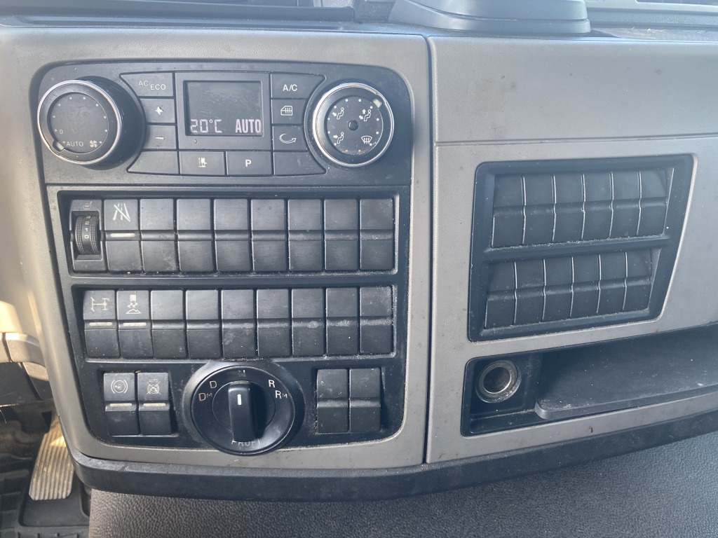 Камион с брезент MAN TGL 12.250 4x2 BL: снимка 12