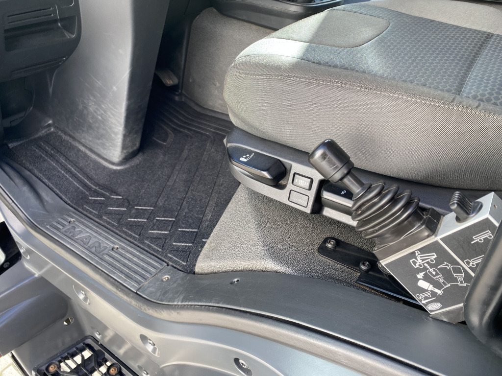 Самосвал камион MAN TGL 8.220 4x2 BB: снимка 13 Самосвал камион MAN TGL 8.220 4x2 BB: снимка 13