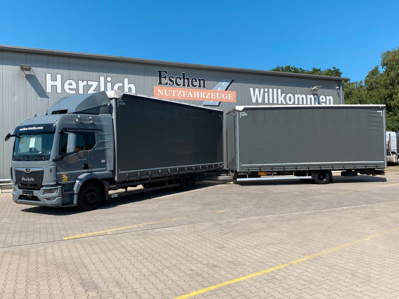 MAN TGM 15.250 + Redos Anhänger GESAMTZUG|Durchlader - Камион с брезент: снимка 1 MAN TGM 15.250 + Redos Anhänger GESAMTZUG|Durchlader - Камион с брезент: снимка 1
