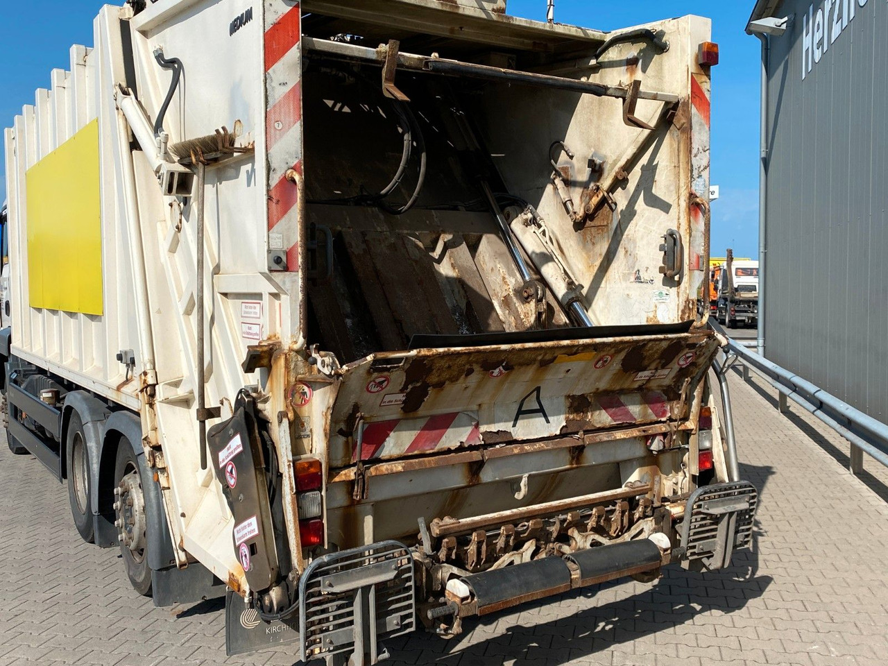 MAN TGS 26.320 6x2-4 | Zöller Medium X2EC24*3x Sitze - Боклукчийска кола: снимка 3 MAN TGS 26.320 6x2-4 | Zöller Medium X2EC24*3x Sitze - Боклукчийска кола: снимка 3