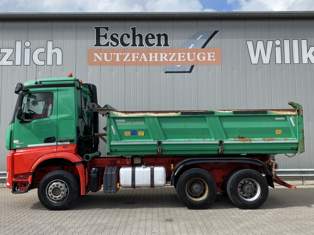Mercedes-Benz 2652 K Arocs 6x4 - Самосвал камион: снимка 3 Mercedes-Benz 2652 K Arocs 6x4 - Самосвал камион: снимка 3