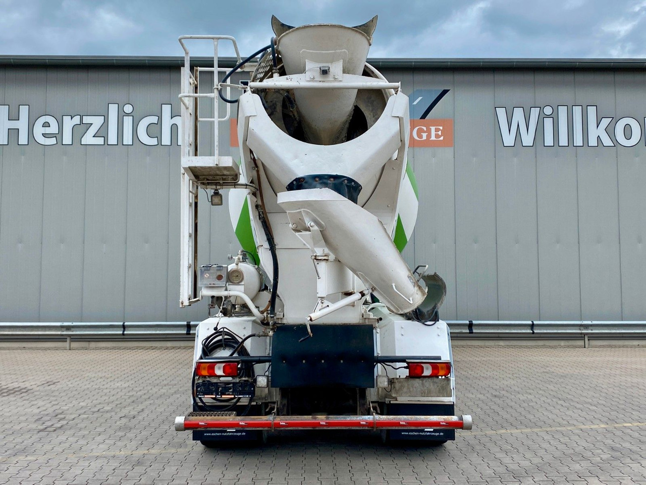 Mercedes-Benz 3236 Arocs | 9m³ Stetter*Klima*Navi*Blatt*1.Hand - Бетоновоз: снимка 4 Mercedes-Benz 3236 Arocs | 9m³ Stetter*Klima*Navi*Blatt*1.Hand - Бетоновоз: снимка 4