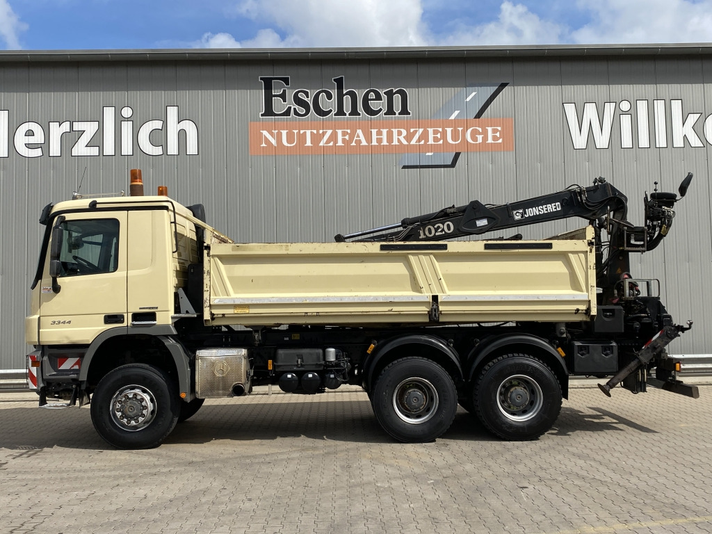 Mercedes-Benz 3344 AK 6x6 / Jonsered 1020 Kran - Самосвал камион, Камион с кран: снимка 3 Mercedes-Benz 3344 AK 6x6 / Jonsered 1020 Kran - Самосвал камион, Камион с кран: снимка 3