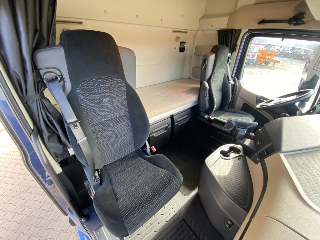 Mercedes-Benz 1845 LS Actros - Влекач: снимка 4 Mercedes-Benz 1845 LS Actros - Влекач: снимка 4