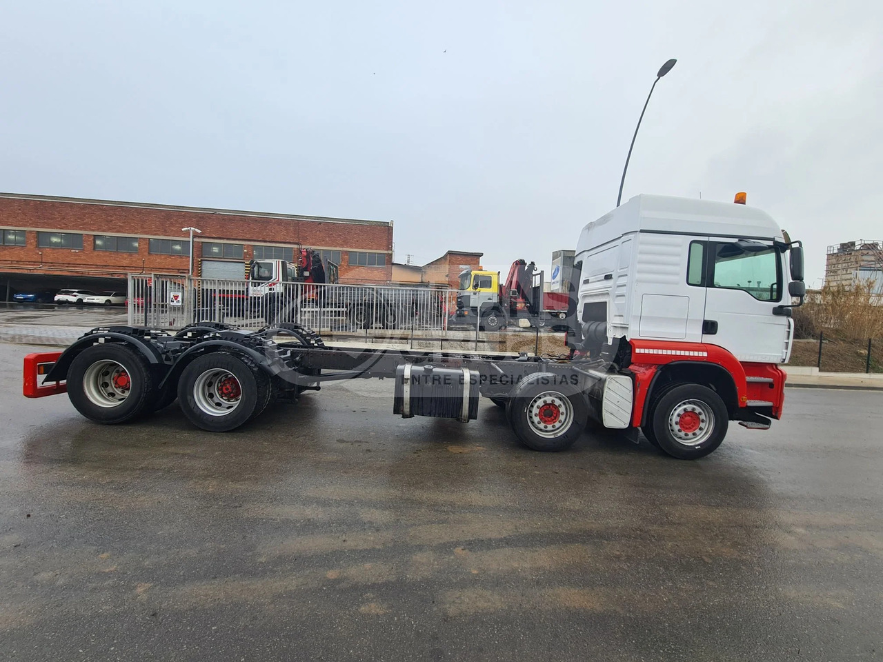 Camión MAN TGA 35.390 de ocasión + F800BXP.26 - Шаси кабина: снимка 1 Camión MAN TGA 35.390 de ocasión + F800BXP.26 - Шаси кабина: снимка 1