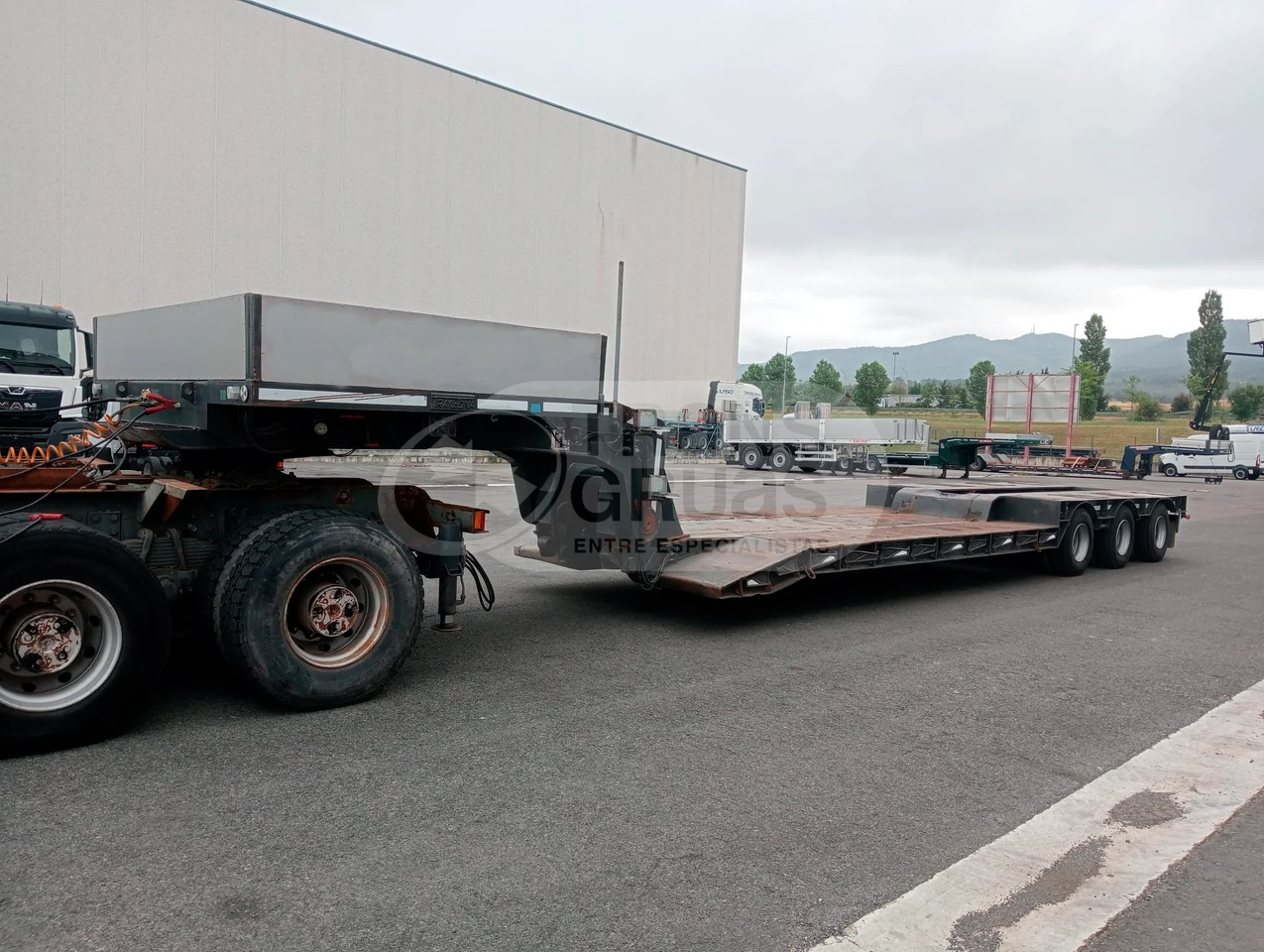Semirremolque cama rebajado Traylona GP3BMA 13T - Нискорамна площадка полуремарке: снимка 2 Semirremolque cama rebajado Traylona GP3BMA 13T - Нискорамна площадка полуремарке: снимка 2