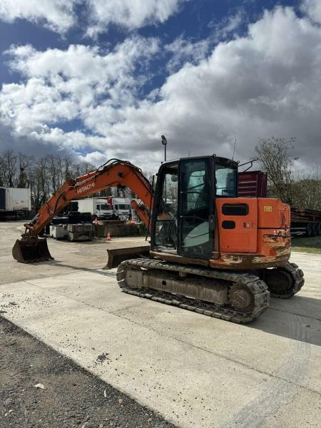 Hitachi ZX85USB-5A - Верижен багер: снимка 1 Hitachi ZX85USB-5A - Верижен багер: снимка 1