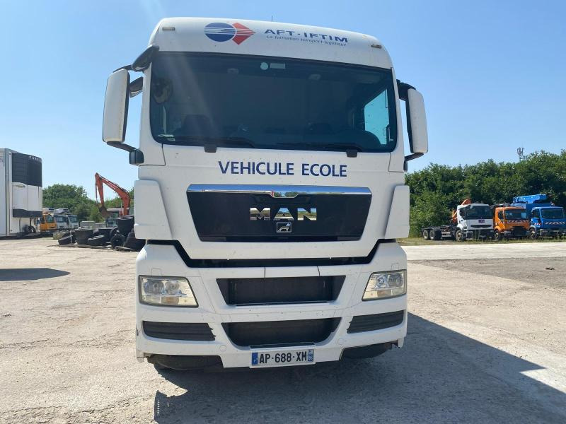 MAN TGX 18.360 - Камион с брезент: снимка 2 MAN TGX 18.360 - Камион с брезент: снимка 2