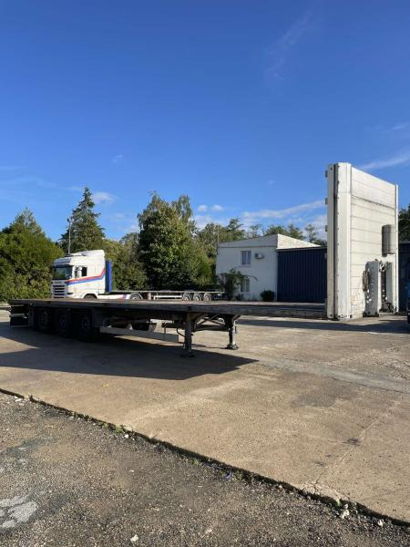 Schmitz Cargobull - Бордово полуремарке/ Платформа: снимка 1 Schmitz Cargobull - Бордово полуремарке/ Платформа: снимка 1