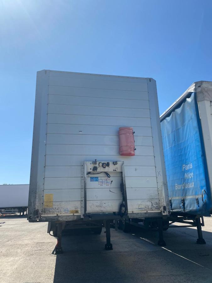 Schmitz Cargobull - Изотермичен полуремарке: снимка 2 Schmitz Cargobull - Изотермичен полуремарке: снимка 2