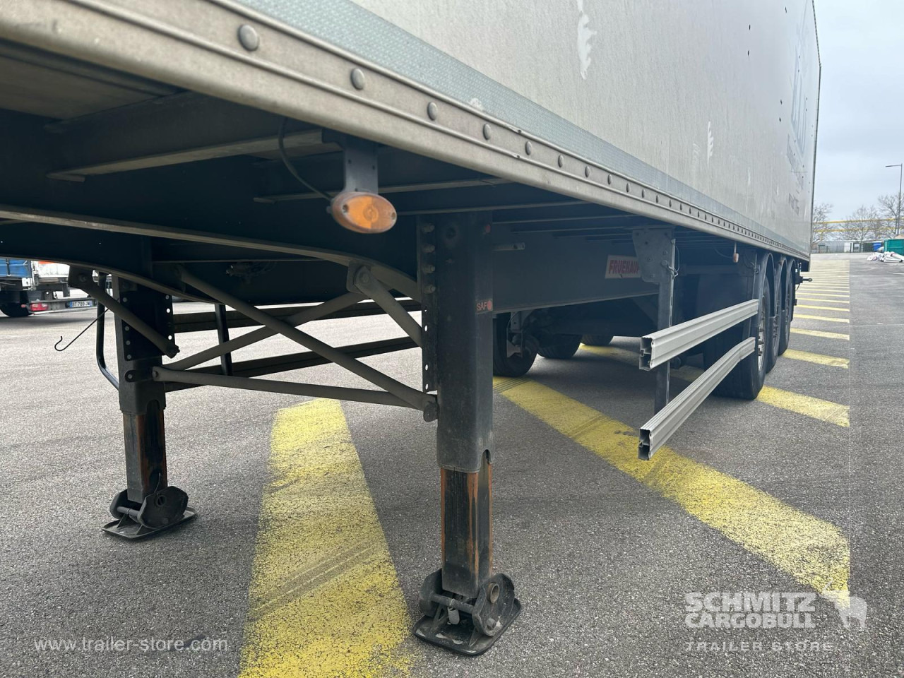 Затворена каросерия полуремарке FRUEHAUF Dryfreight Standard Roller shutter door: снимка 12 Затворена каросерия полуремарке FRUEHAUF Dryfreight Standard Roller shutter door: снимка 12