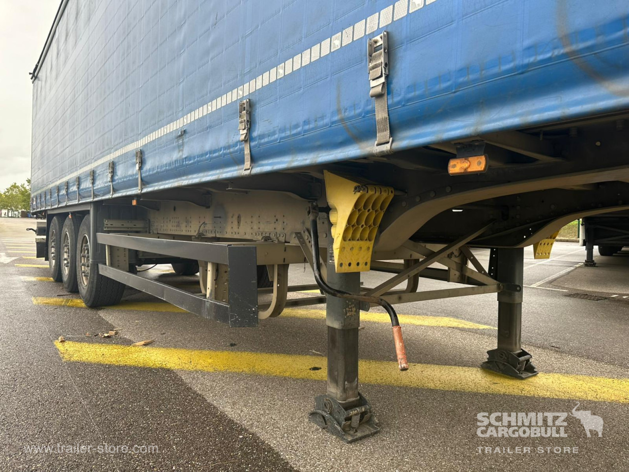 SCHMITZ Curtainsider Standard - Брезентово полуремарке: снимка 2 SCHMITZ Curtainsider Standard - Брезентово полуремарке: снимка 2