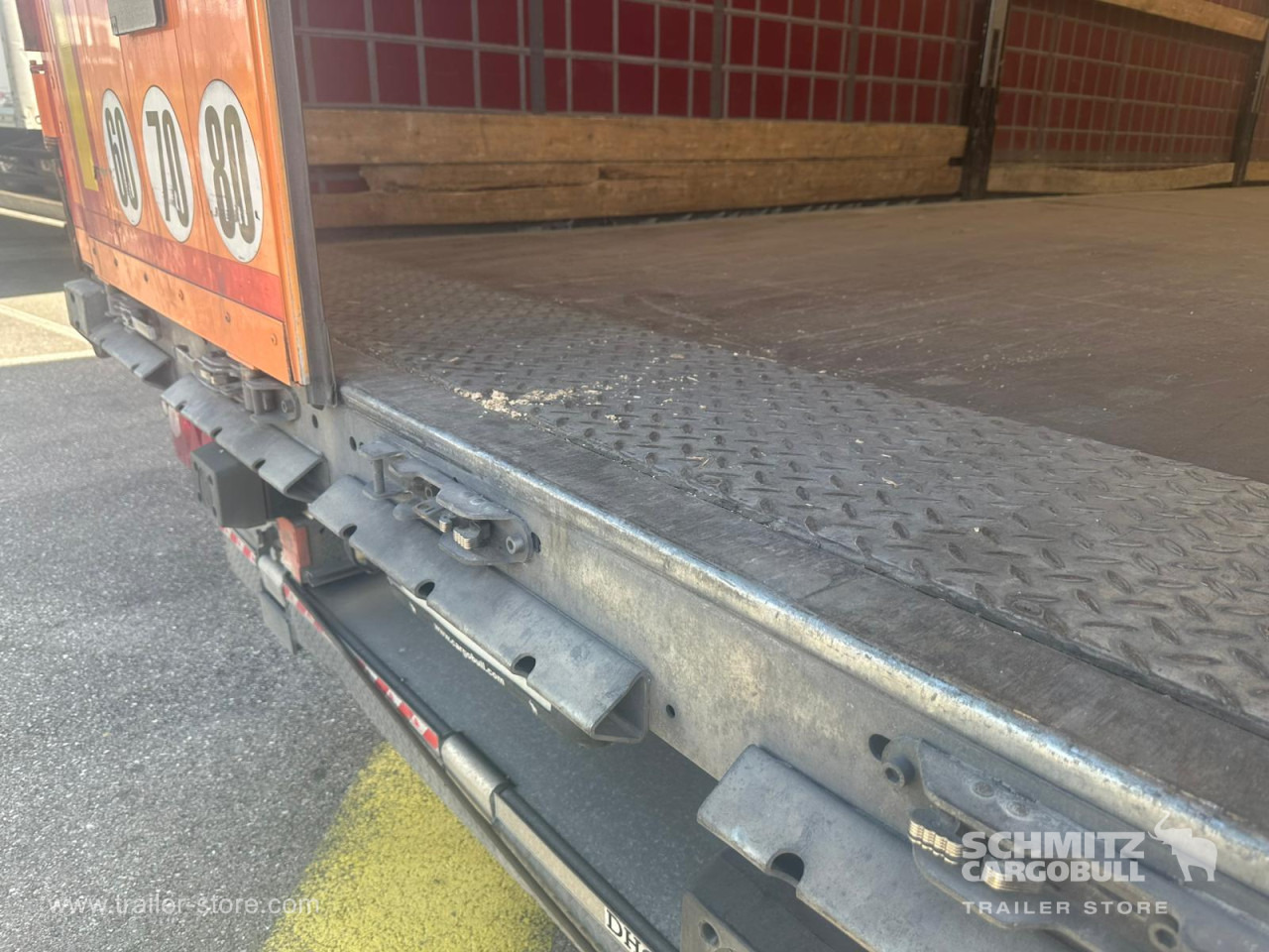 SCHMITZ Curtainsider Standard Taillift - Брезентово полуремарке: снимка 4 SCHMITZ Curtainsider Standard Taillift - Брезентово полуремарке: снимка 4