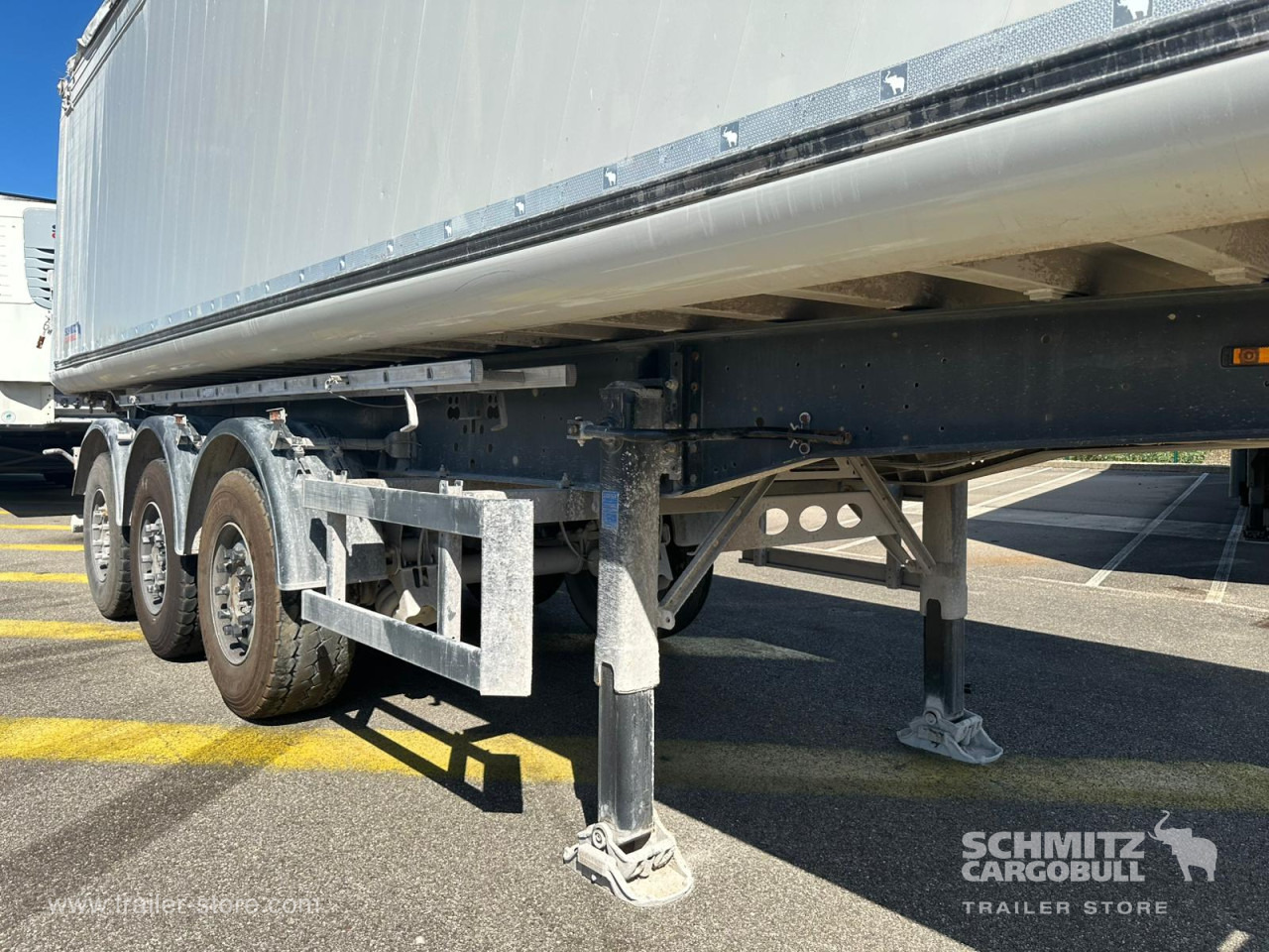 SCHMITZ Tipper Alu-square sided body 39m³ - Самосвал полуремарке: снимка 4 SCHMITZ Tipper Alu-square sided body 39m³ - Самосвал полуремарке: снимка 4