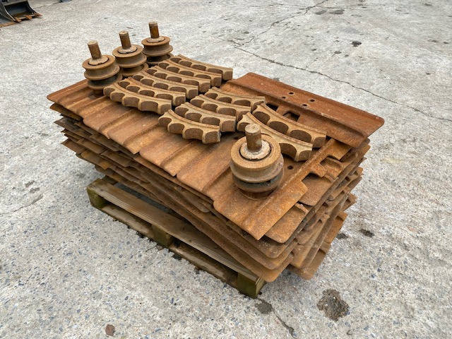 Bodenplatten 750mm - CAT D 6 K/N LGP - Systeme One - 246-5726 - Гумени/ Метални вериги за Строителна техника: снимка 1 Bodenplatten 750mm - CAT D 6 K/N LGP - Systeme One - 246-5726 - Гумени/ Метални вериги за Строителна техника: снимка 1