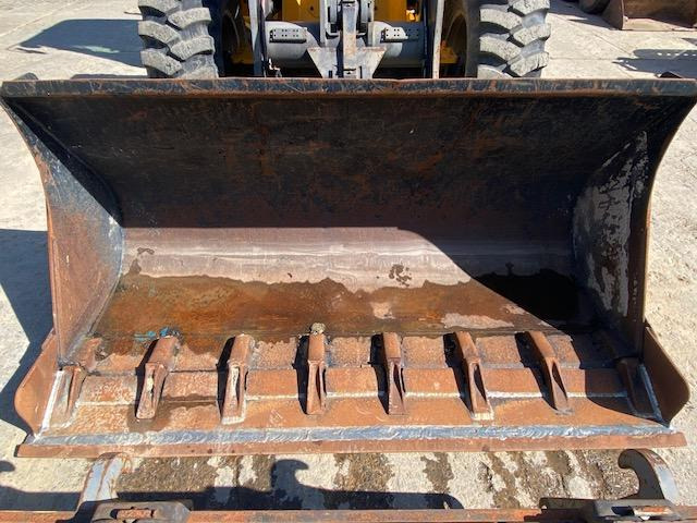 Колесен товарач Volvo L 40 TP: снимка 18