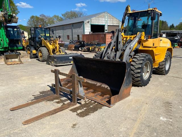 Volvo L 40 TP - Колесен товарач: снимка 1 Volvo L 40 TP - Колесен товарач: снимка 1