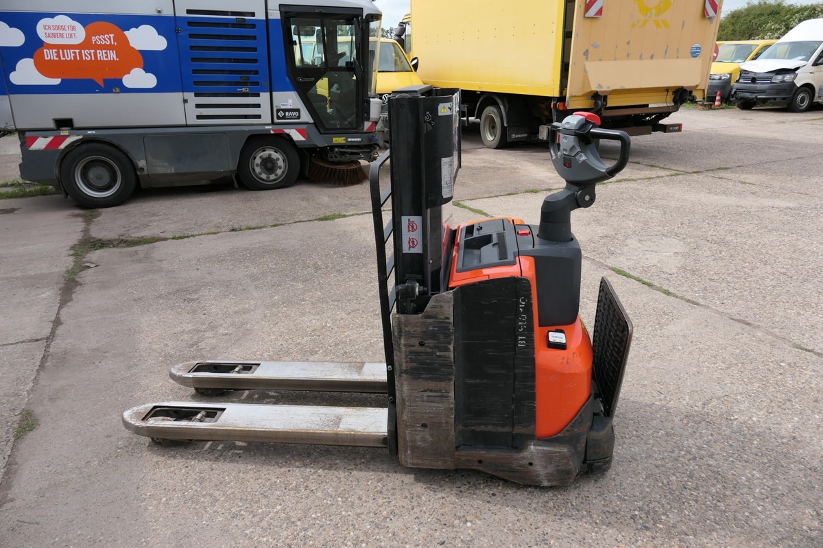 BT SWE 200D Batterie 28/2023 - Палетна количка: снимка 2 BT SWE 200D Batterie 28/2023 - Палетна количка: снимка 2
