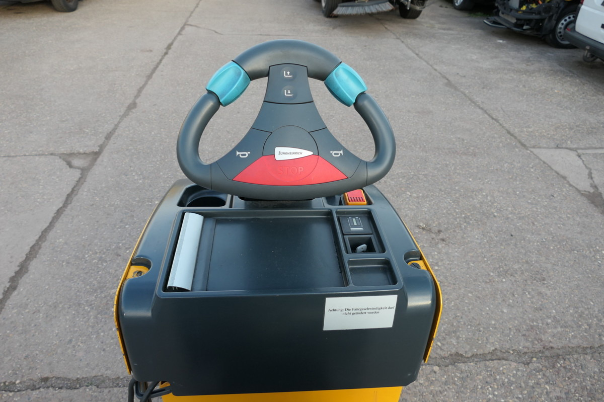 JUNGHEINRICH EZS 130 Schlepper Batterie 06/2021 - Друга техника: снимка 5 JUNGHEINRICH EZS 130 Schlepper Batterie 06/2021 - Друга техника: снимка 5