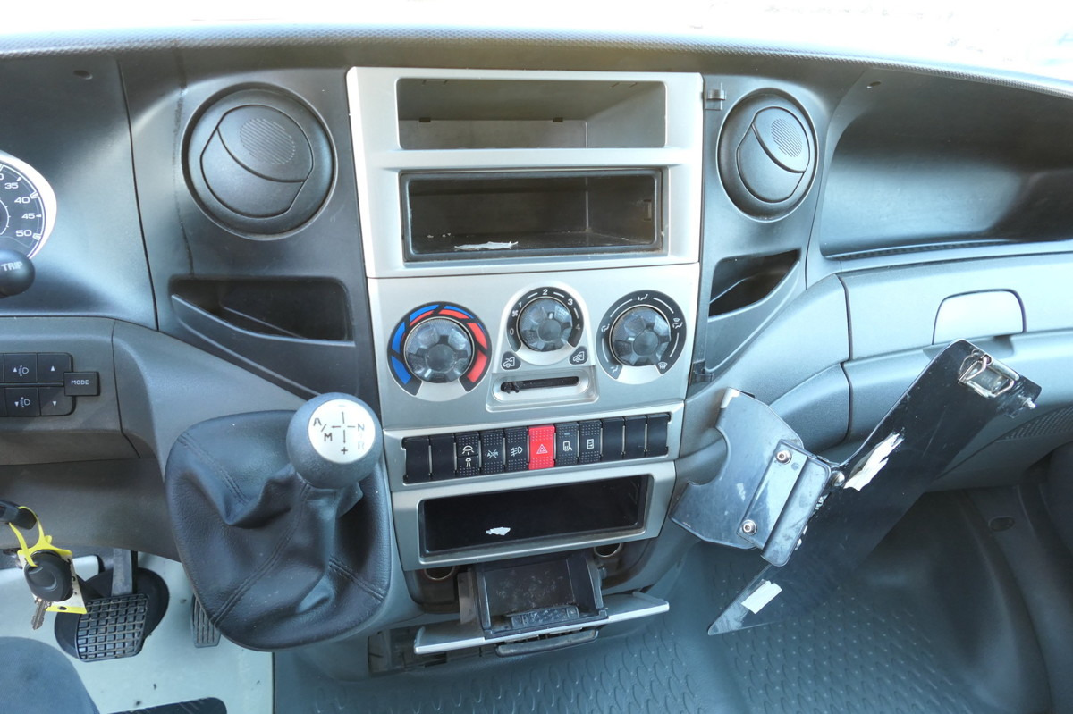 Лекотоварен автомобил фургон IVECO Daily 35 S11 C30C AUTOMATIK KAMERA MAXI Regale D: снимка 10
