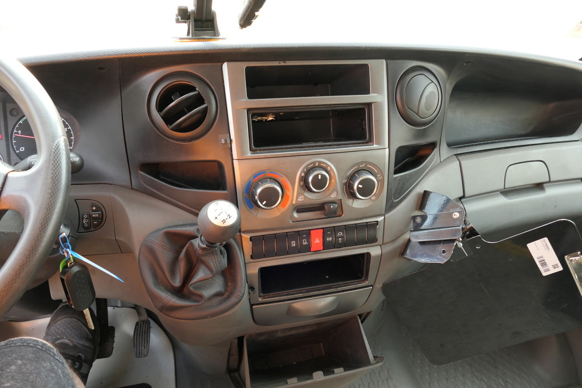 Лекотоварен автомобил фургон IVECO Daily 35 S11 C30C AUTOMATIK KAMERA MAXI Regale L: снимка 9