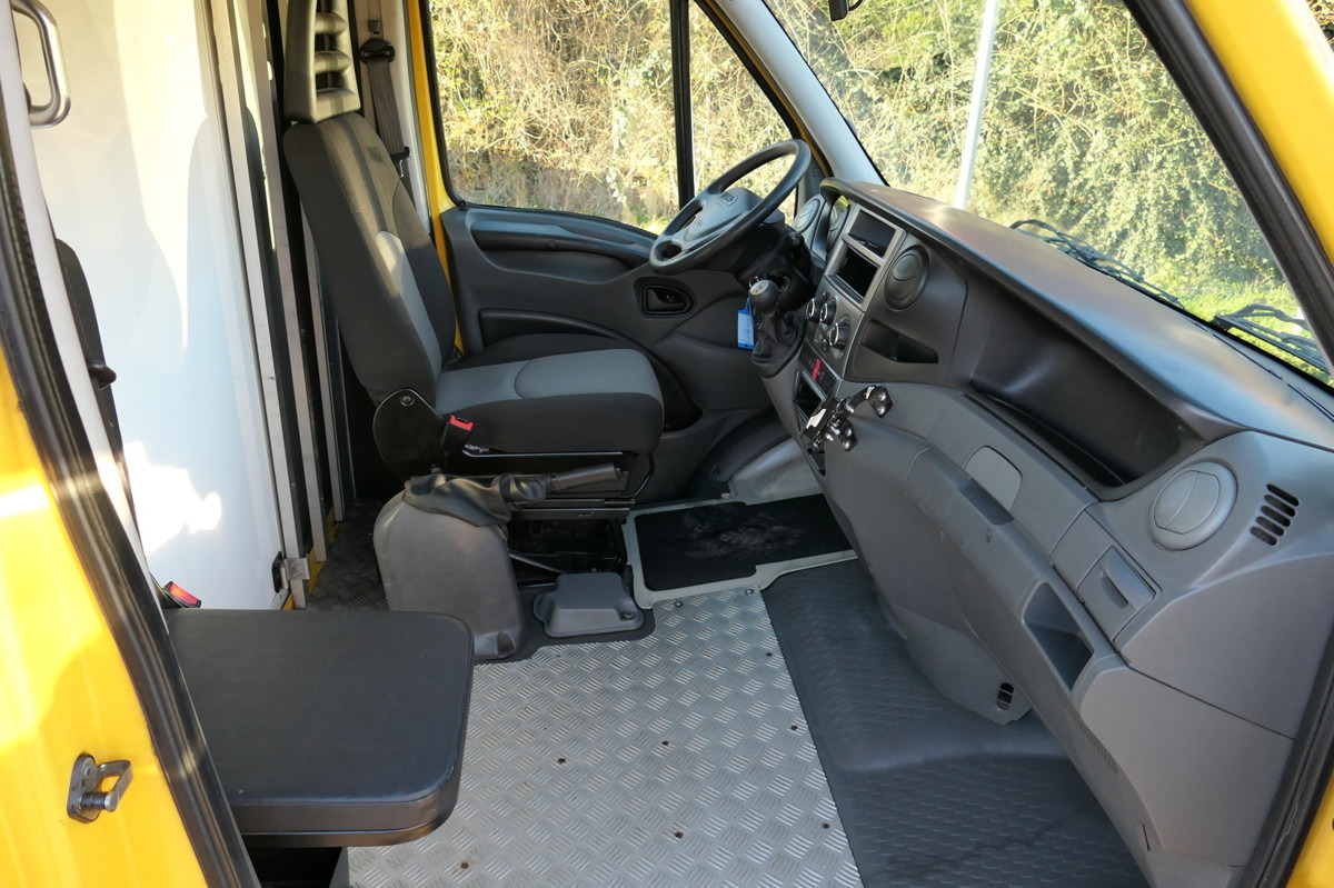 IVECO Daily 35 S11 C30C AUTOMATIK KAMERA Regale LUFT D - Лекотоварен автомобил фургон: снимка 5 IVECO Daily 35 S11 C30C AUTOMATIK KAMERA Regale LUFT D - Лекотоварен автомобил фургон: снимка 5