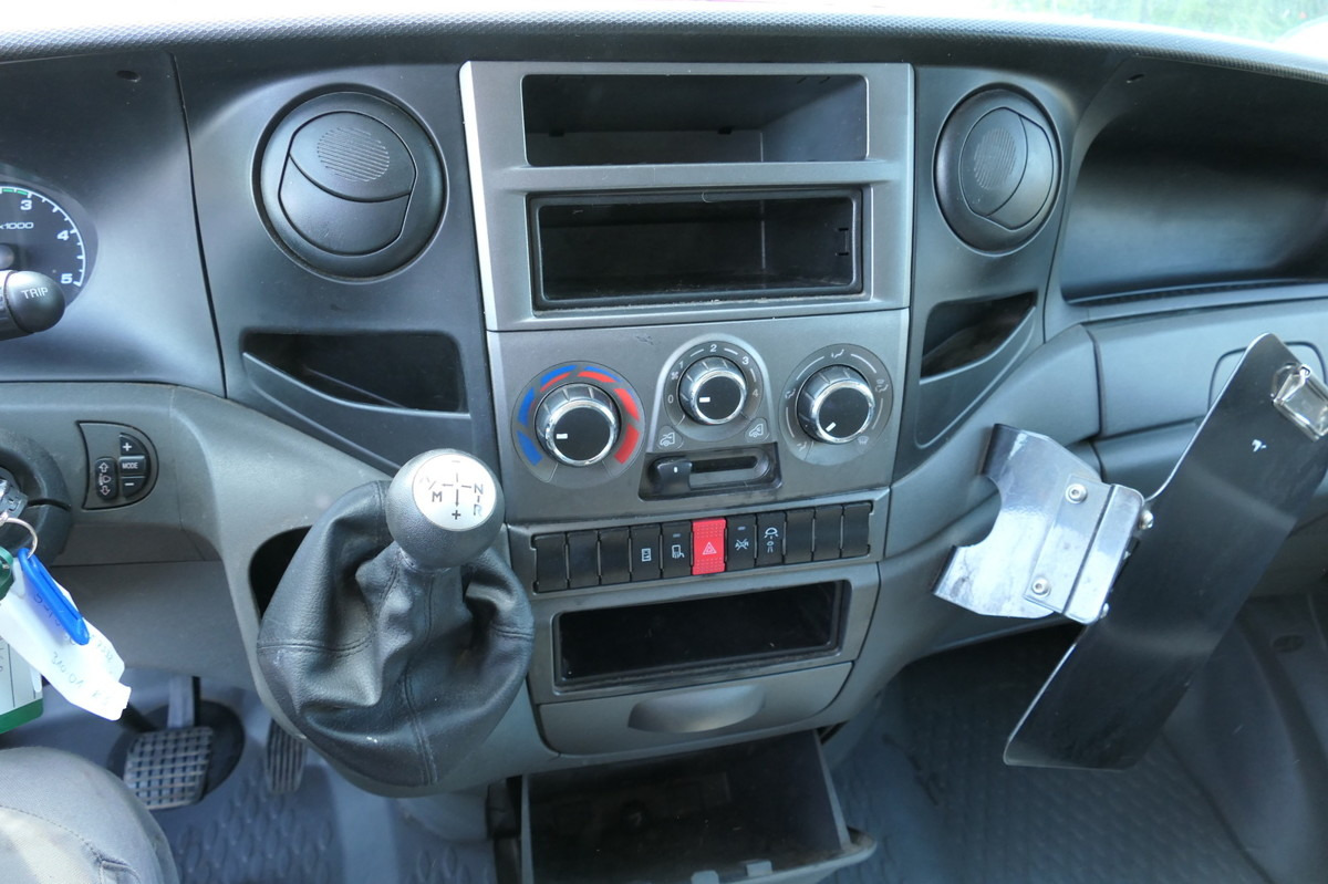 Лекотоварен автомобил фургон IVECO Daily 35 S11 C30C AUTOMATIK KAMERA Regale LUFT D: снимка 10