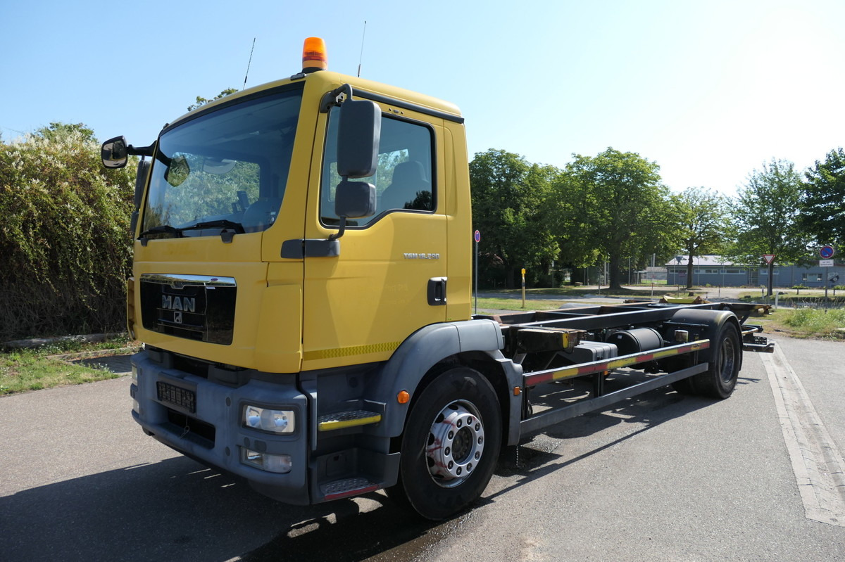MAN TGM 18.290 LLLC Umsetzfahrzeug KLIMA AHK - Контейнеровоз/ Сменна каросерия камион: снимка 1 MAN TGM 18.290 LLLC Umsetzfahrzeug KLIMA AHK - Контейнеровоз/ Сменна каросерия камион: снимка 1