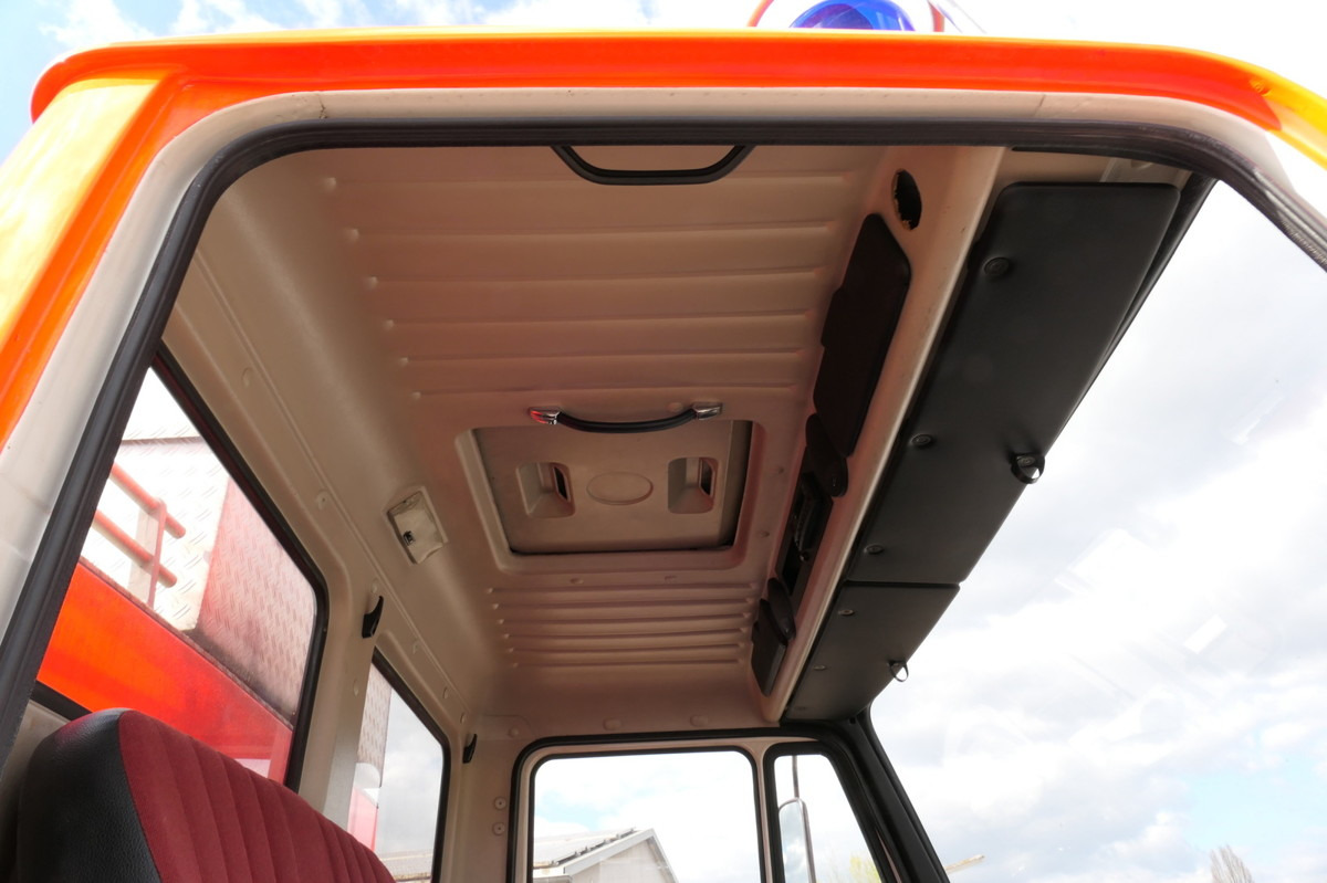 Пожарна кола MERCEDES-BENZ 1019 AF Rüstwagen 4x4 TOP ZUSTAND: снимка 13