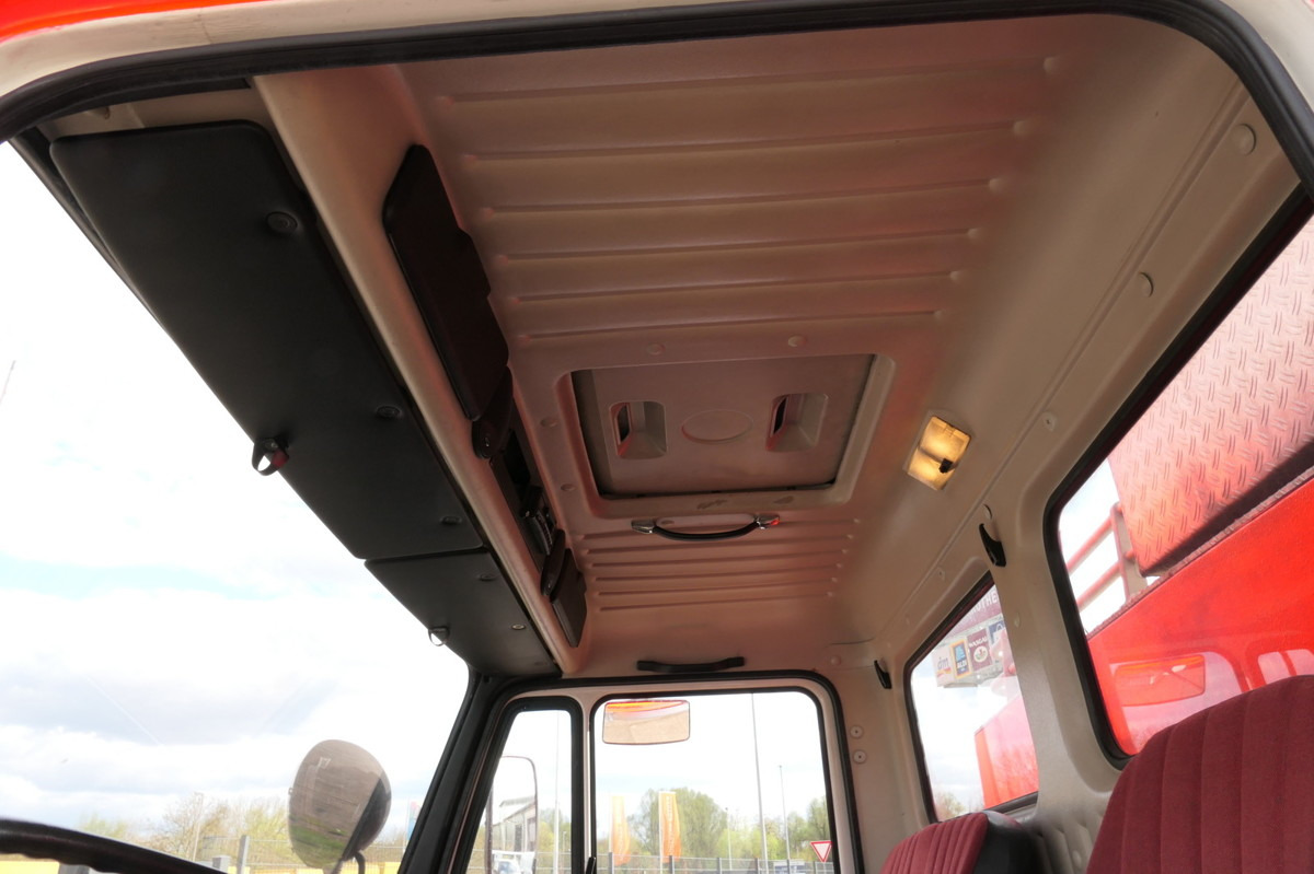 Пожарна кола MERCEDES-BENZ 1019 AF Rüstwagen 4x4 TOP ZUSTAND: снимка 15