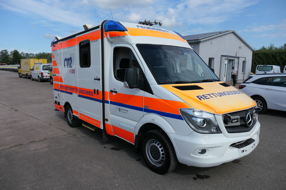 MERCEDES-BENZ 319 Sprinter 6-Zylinder Rettungswagen Strobel - Линейка: снимка 2 MERCEDES-BENZ 319 Sprinter 6-Zylinder Rettungswagen Strobel - Линейка: снимка 2