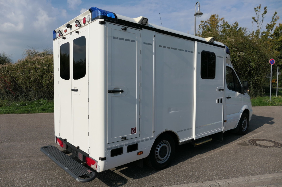 MERCEDES-BENZ 319 Sprinter 6-Zylinder Rettungswagen Strobel - Линейка: снимка 4 MERCEDES-BENZ 319 Sprinter 6-Zylinder Rettungswagen Strobel - Линейка: снимка 4