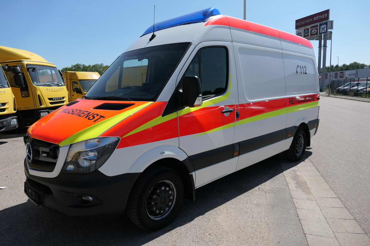 MERCEDES-BENZ Sprinter 316 CDI Klima Rettungswagen - Линейка: снимка 2 MERCEDES-BENZ Sprinter 316 CDI Klima Rettungswagen - Линейка: снимка 2