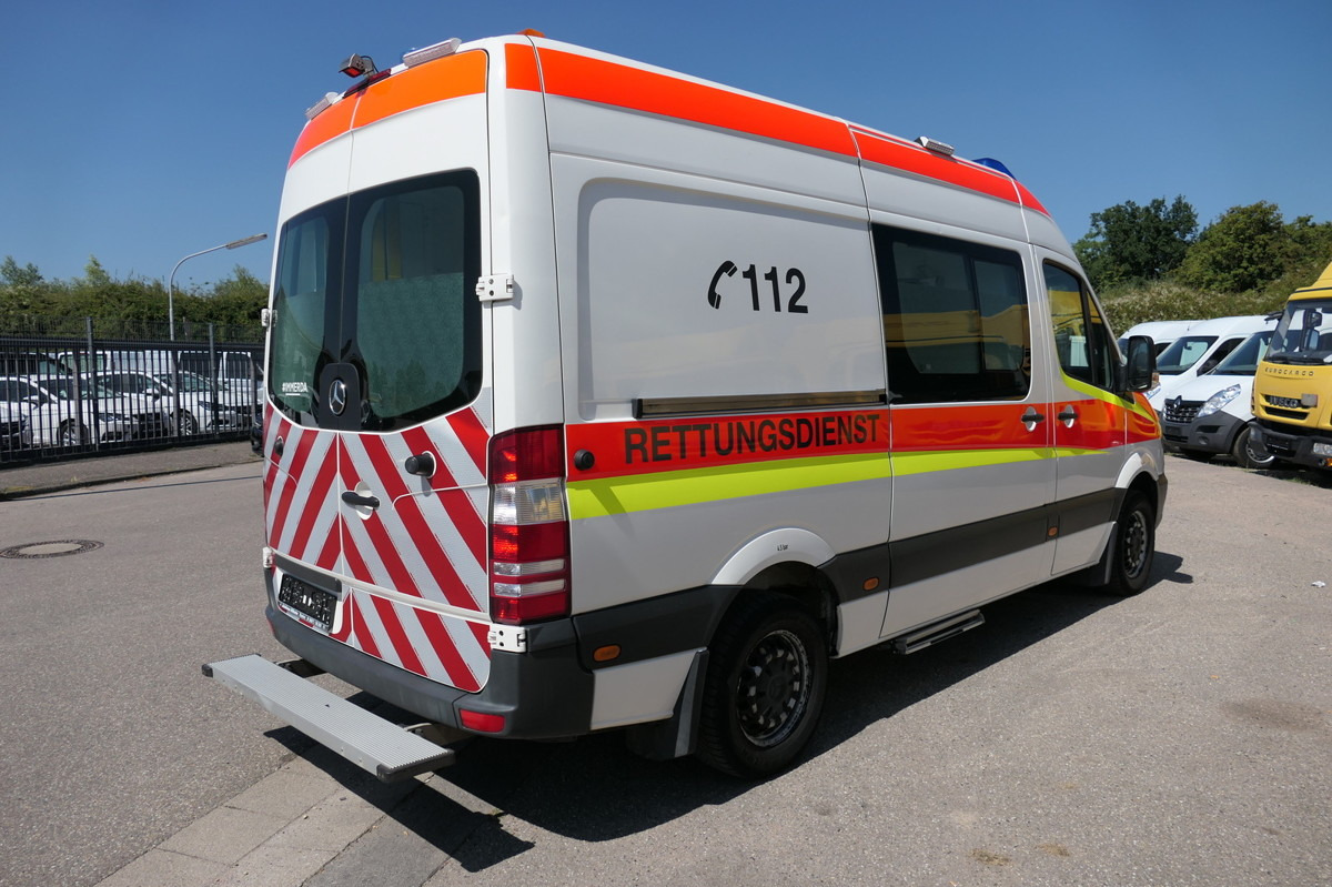 MERCEDES-BENZ Sprinter 316 CDI Klima Rettungswagen - Линейка: снимка 3 MERCEDES-BENZ Sprinter 316 CDI Klima Rettungswagen - Линейка: снимка 3