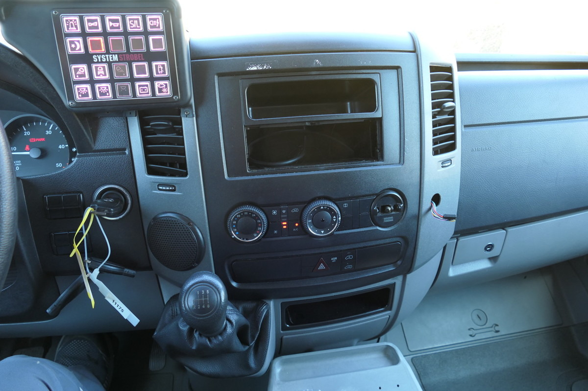Линейка MERCEDES-BENZ Sprinter 316 CDI Klima Rettungswagen: снимка 16